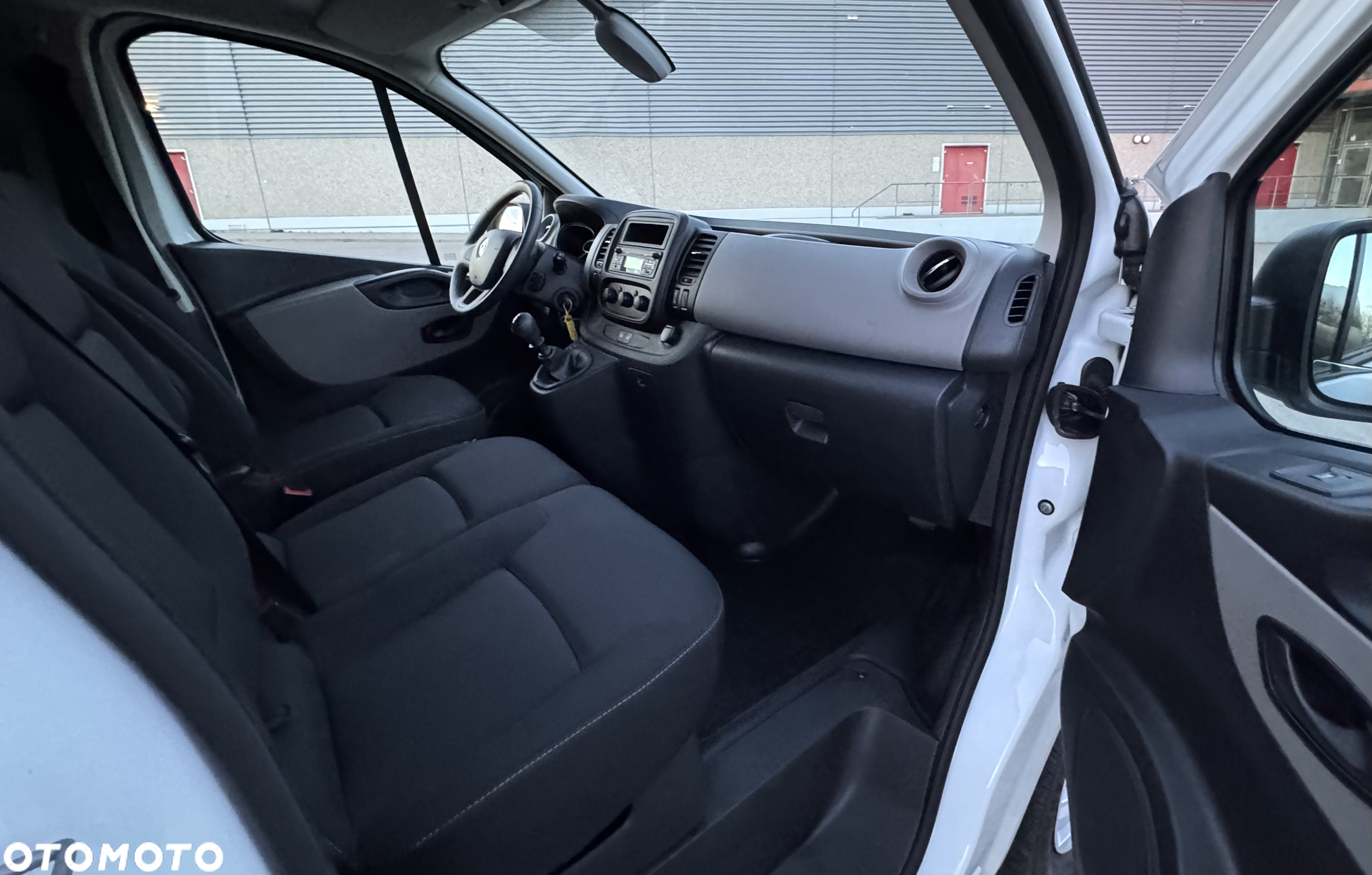 Renault TRAFIC III - 16