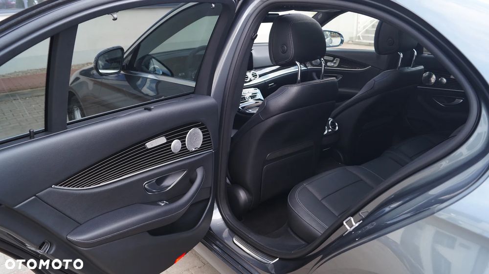 Mercedes-Benz Klasa E 400 4Matic 9G-TRONIC Exclusive - 19