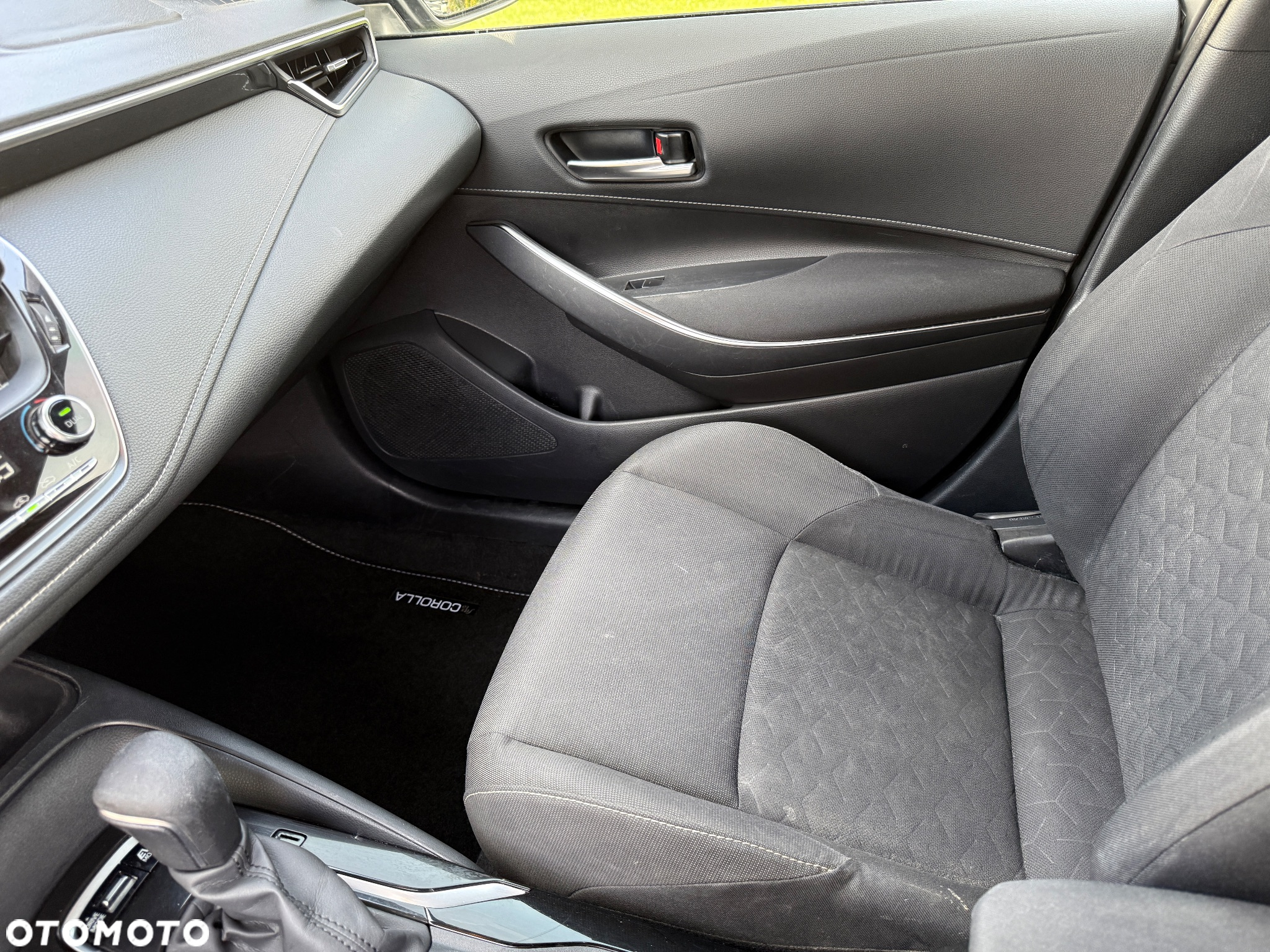 Toyota Corolla 1.8 Hybrid Comfort - 39