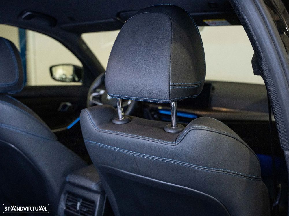 BMW 320 d Pack Desportivo M Auto - 26