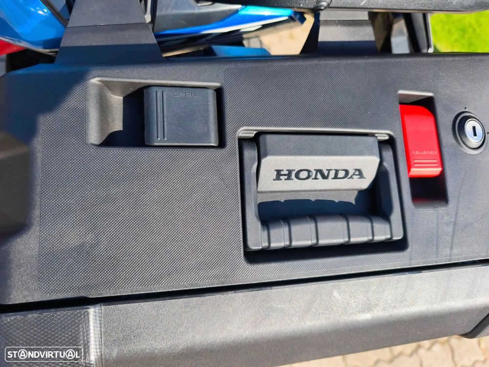 Honda Africa Twin 1100 - 6