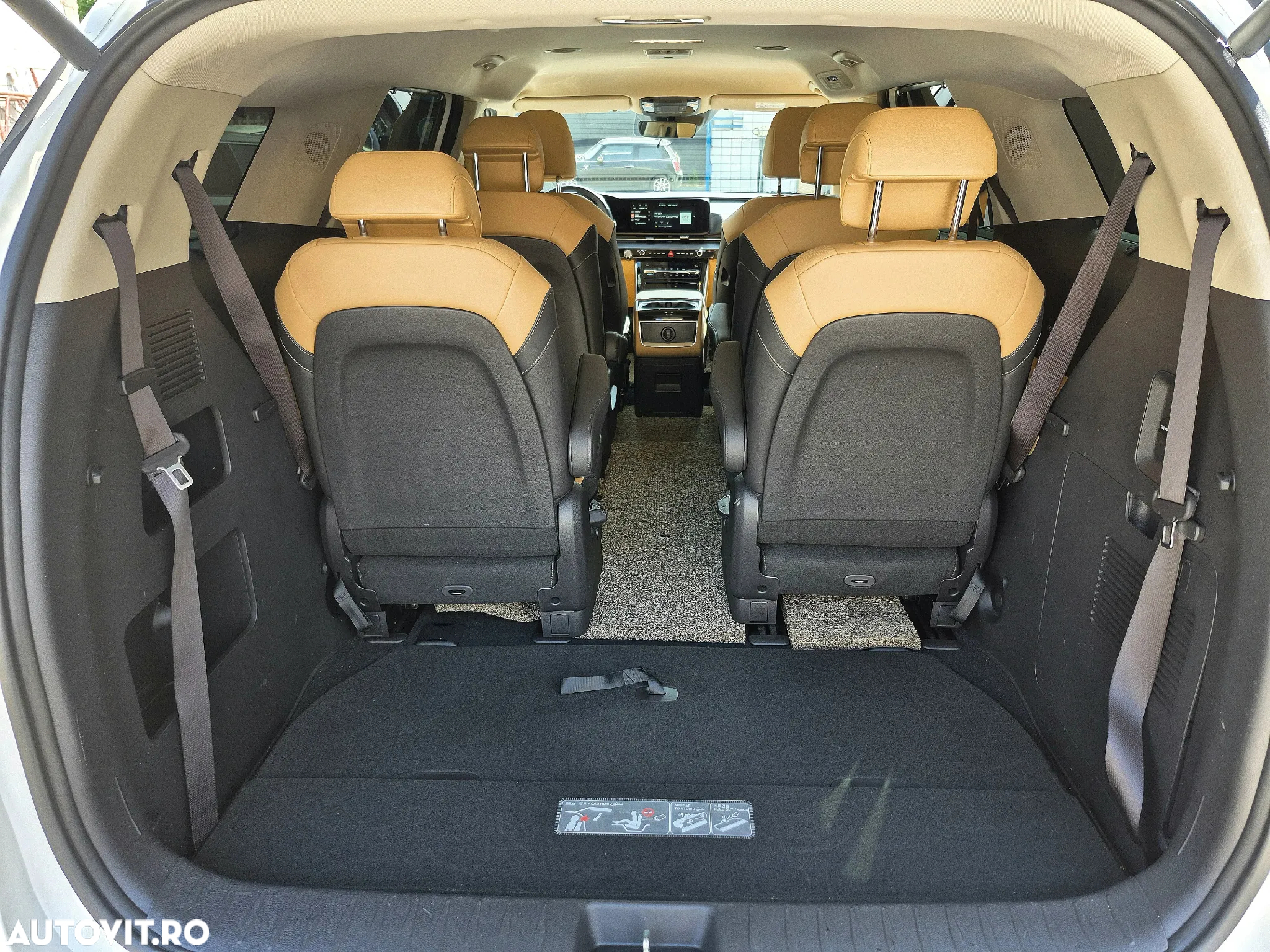Kia Carnival - 21
