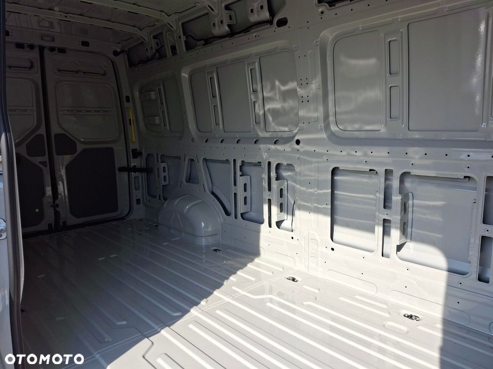 Volkswagen Crafter - 13