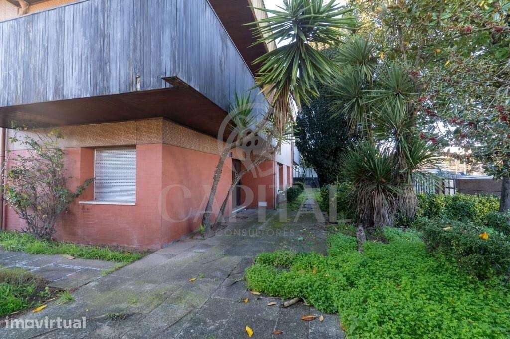 MORADIA COM ELEVADO POTENCIAL DE INVESTIMENTO | PRÓXIMA DO HOSPITAL DE - Grande imagem: 2/26