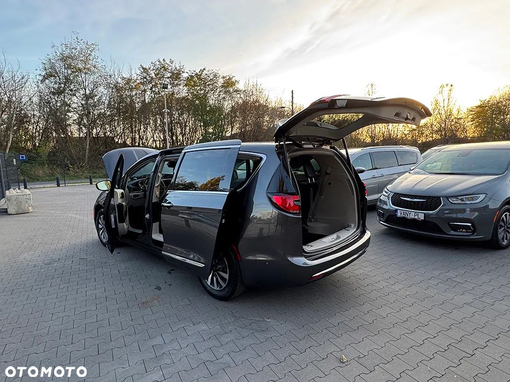 Chrysler Pacifica - 12