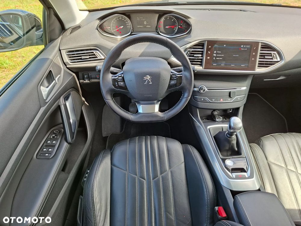 Peugeot 308 1.6 BlueHDi Allure S&S - 17