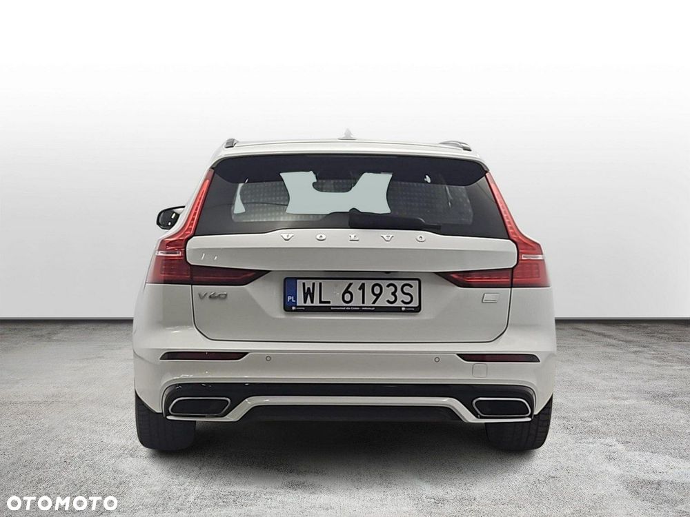 Volvo V60 T8 AWD Plug-In Hybrid R-Design - 4