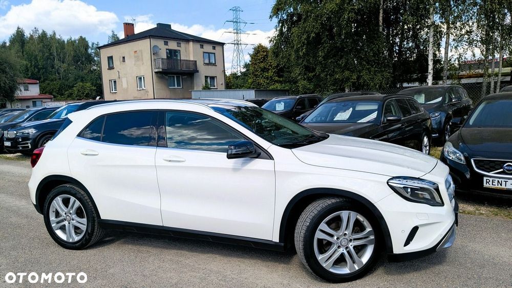 Mercedes-Benz GLA 200 d 4-Matic - 8