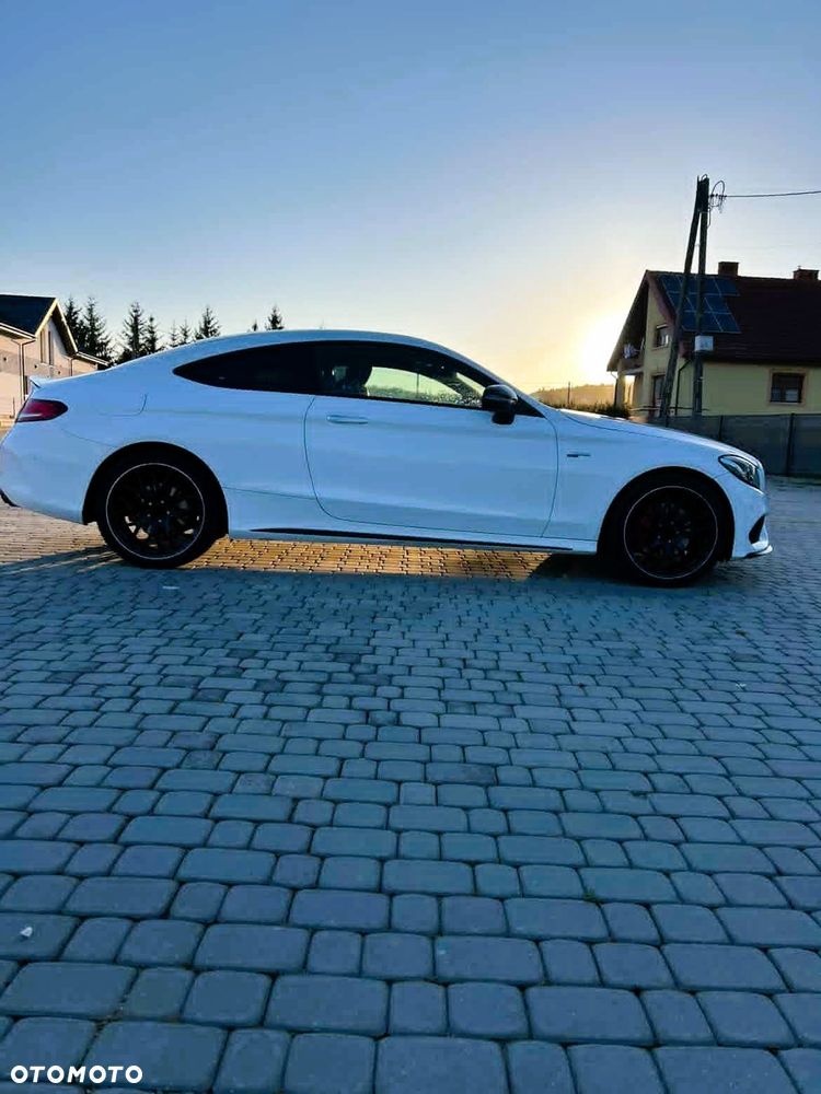 Mercedes-Benz Klasa C 200 4Matic 9G-TRONIC AMG Line - 2