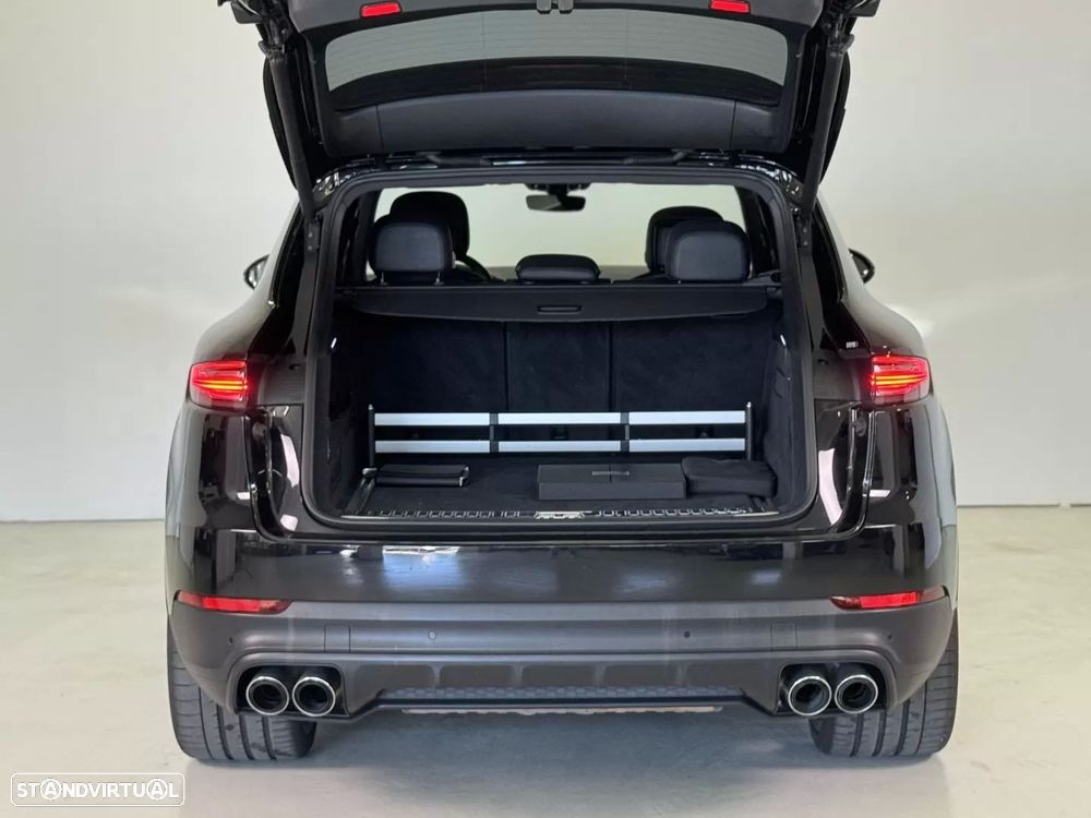 Porsche Cayenne Platinum Edition - 18