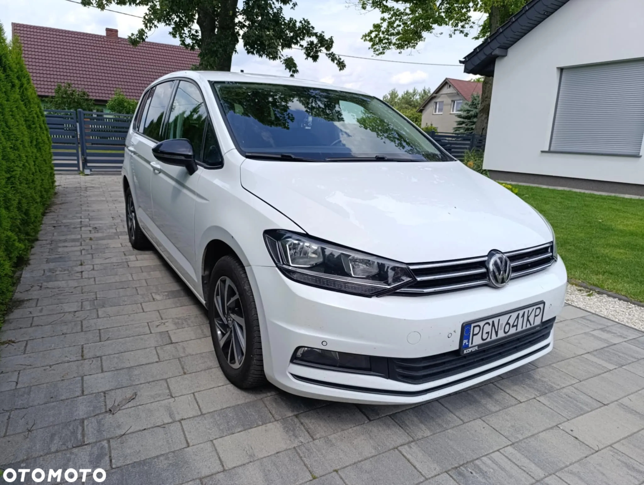 Volkswagen Touran 2.0 TDI BMT Comfortline DSG - 4