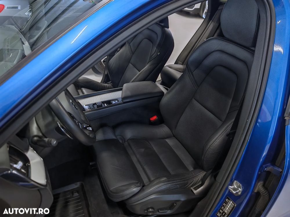 Volvo XC 60 B5 MHEV AWD R-Design - 8