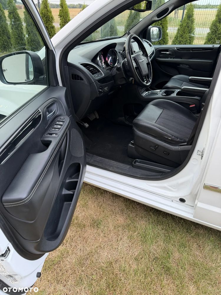 Chrysler Town & Country 3.6 Limited - 20
