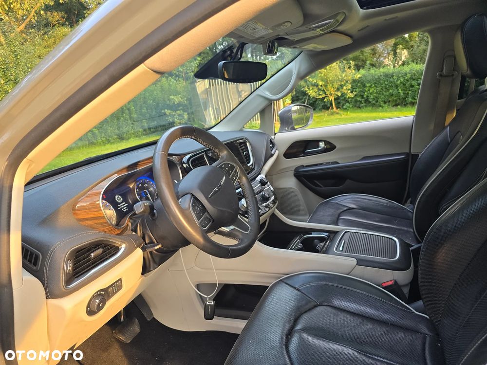 Chrysler Pacifica - 23