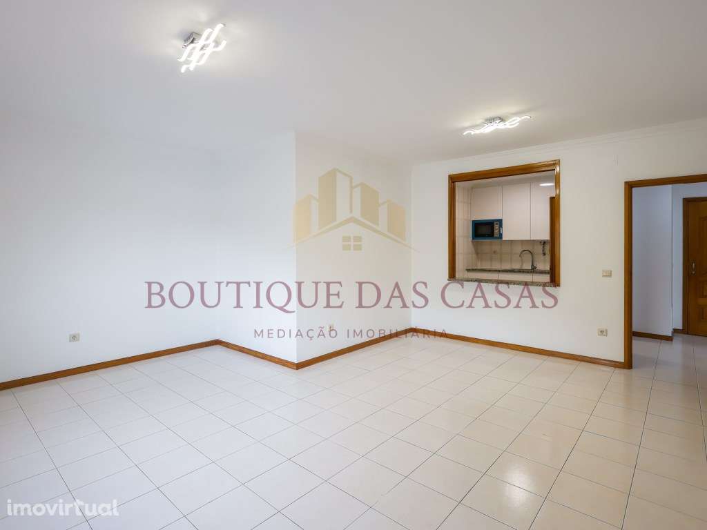 Apartamento T1 Renovado com Varanda e Garagem no Centro de Canidelo - Grande imagem: 2/25
