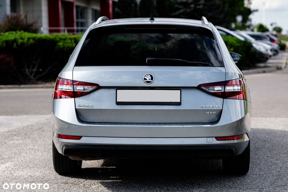 Skoda Superb 2.0 TDI 4x4 L&K DSG - 8