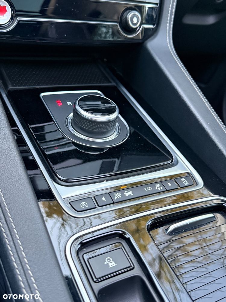 Jaguar F-Pace - 22
