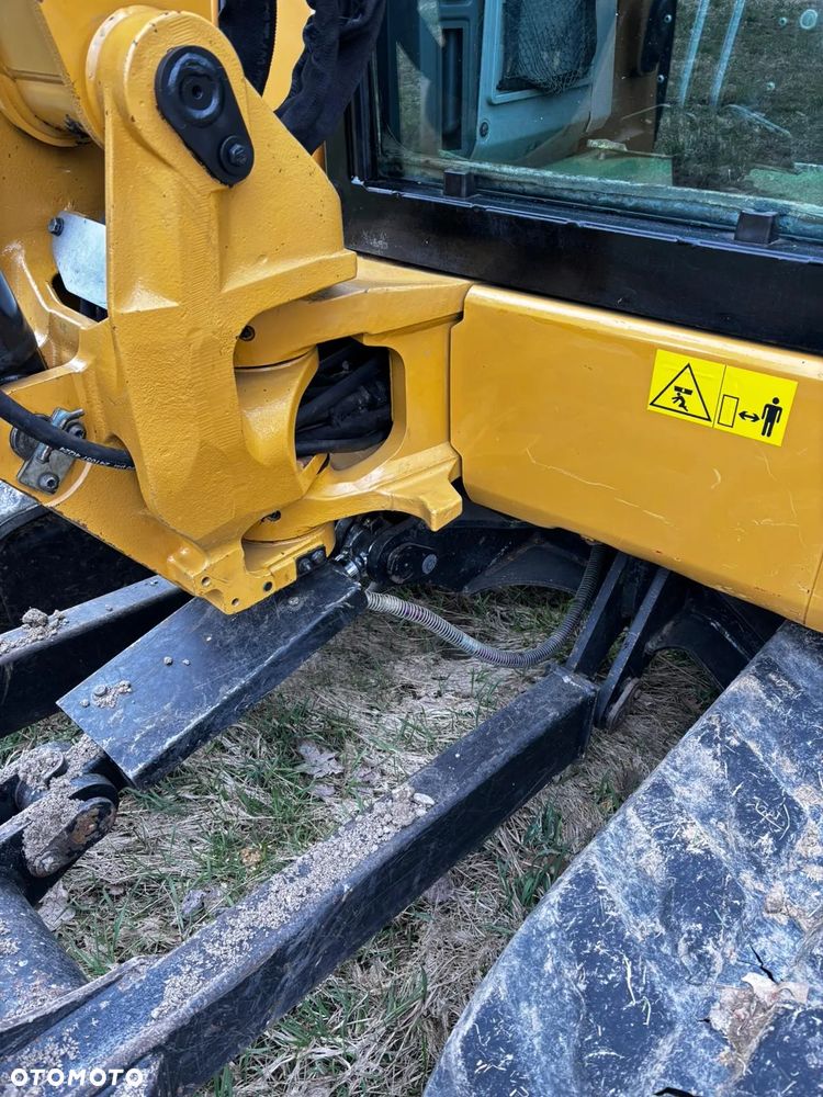 Caterpillar - 10