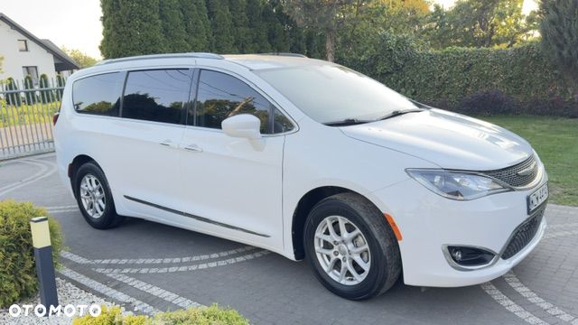 Chrysler Pacifica - 4