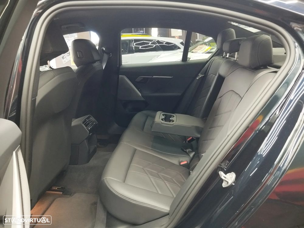 BMW 520 d Pack Desportivo M - 14