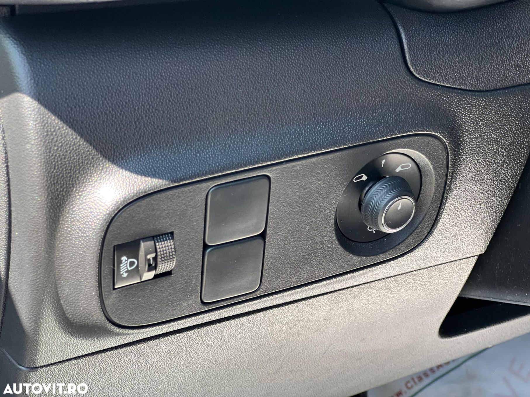 Citroën C3 1.2 PureTech S&S EAT Shine - 19