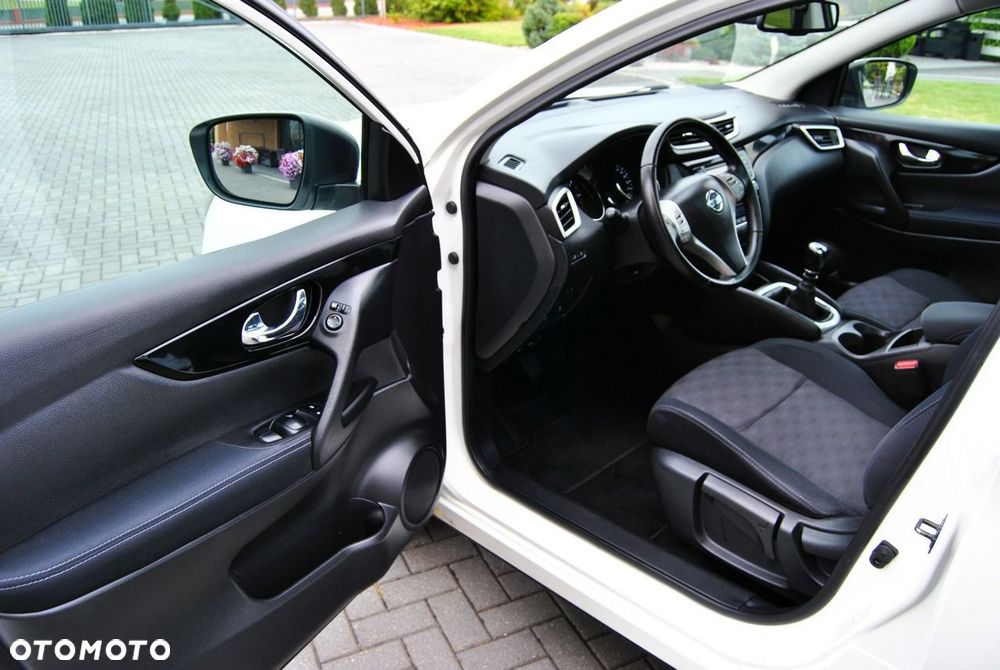 Nissan Qashqai 1.5 dCi TEKNA - 11