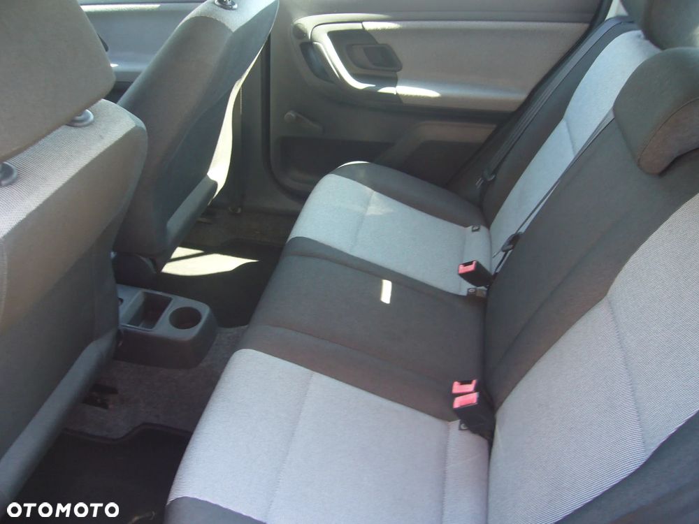 Skoda Fabia 1.2 HTP Ambiente - 13