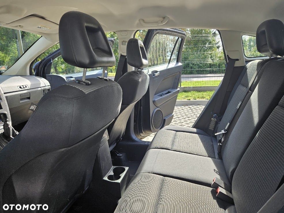 Dodge Caliber - 12