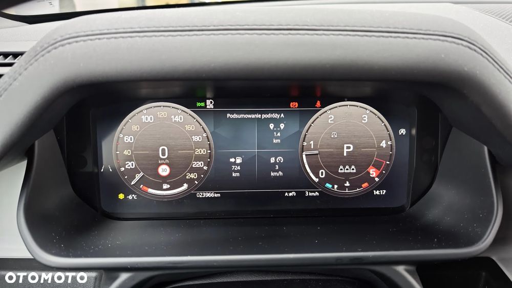 Land Rover Defender - 22