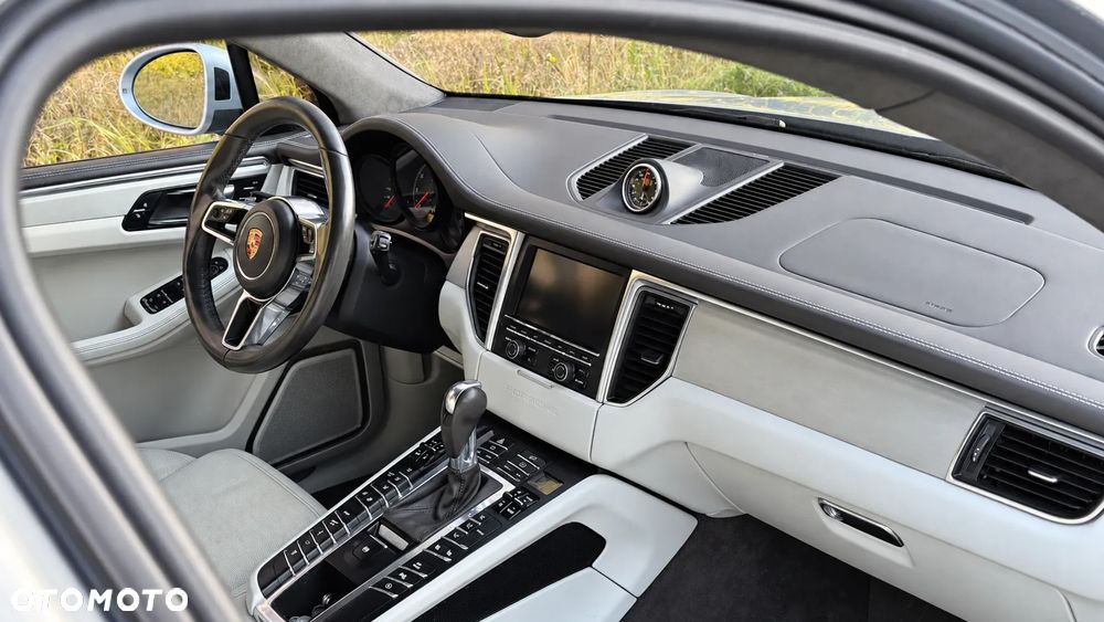 Porsche Macan Turbo PDK - 10