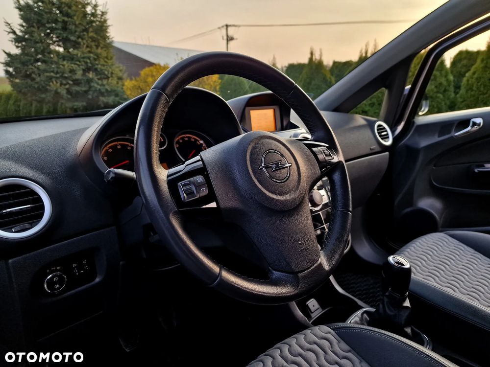 Opel Corsa 1.2 16V Cosmo - 22