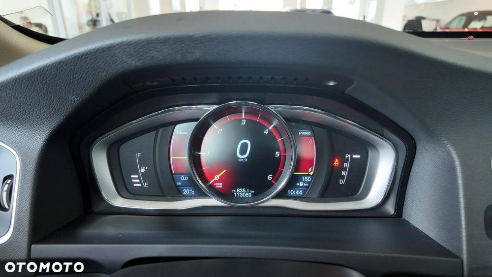 Volvo V60 D6 AWD Plug-in Hybrid Summum - 33