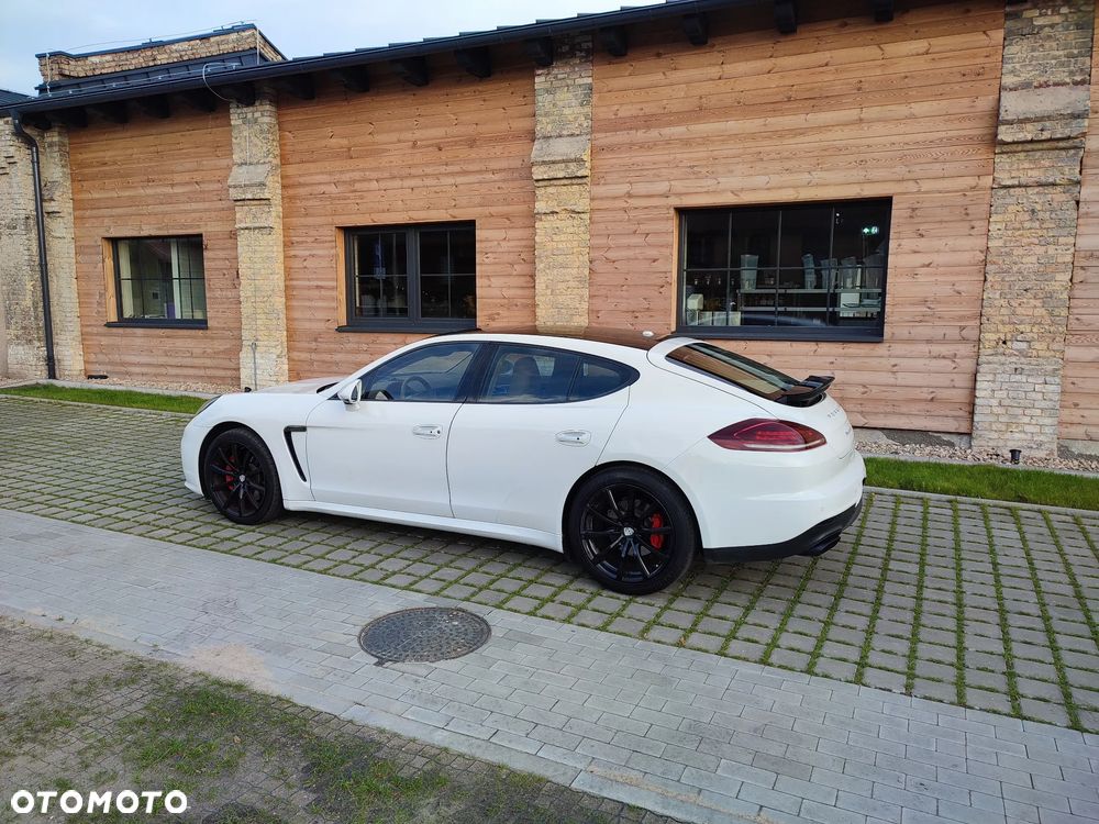 Porsche Panamera 4 PDK Edition - 3