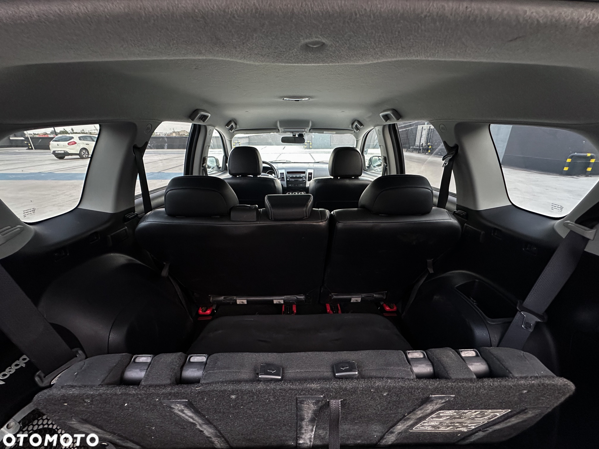 Mitsubishi Outlander 2.2 DI-D 4WD TC-SST Instyle - 12