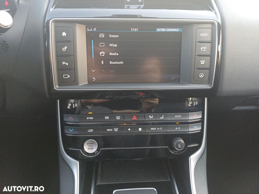 Jaguar XE 2.0 AWD R-Sport - 17