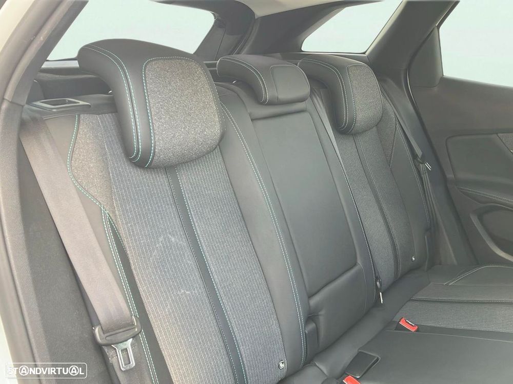 Peugeot 3008 1.5 BlueHDi Allure Pack EAT8 - 17
