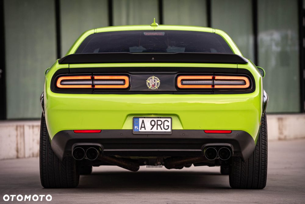 Dodge Challenger - 8