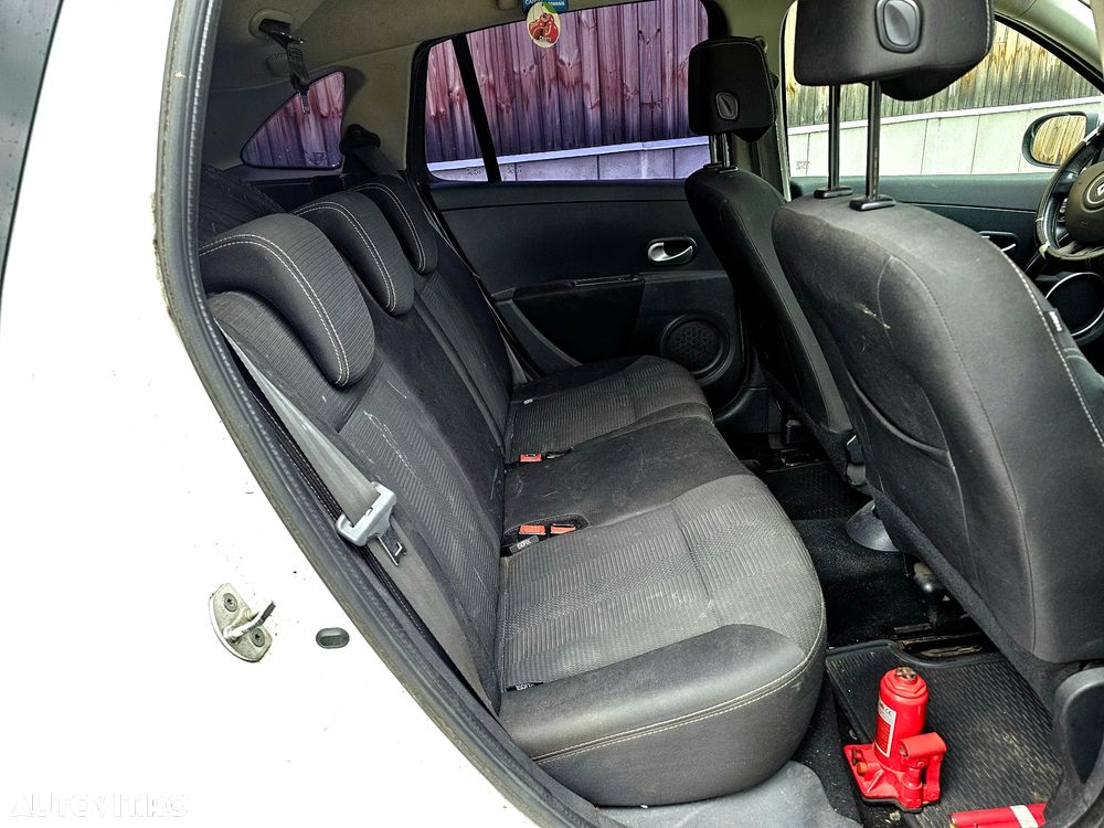 Renault Clio - 19