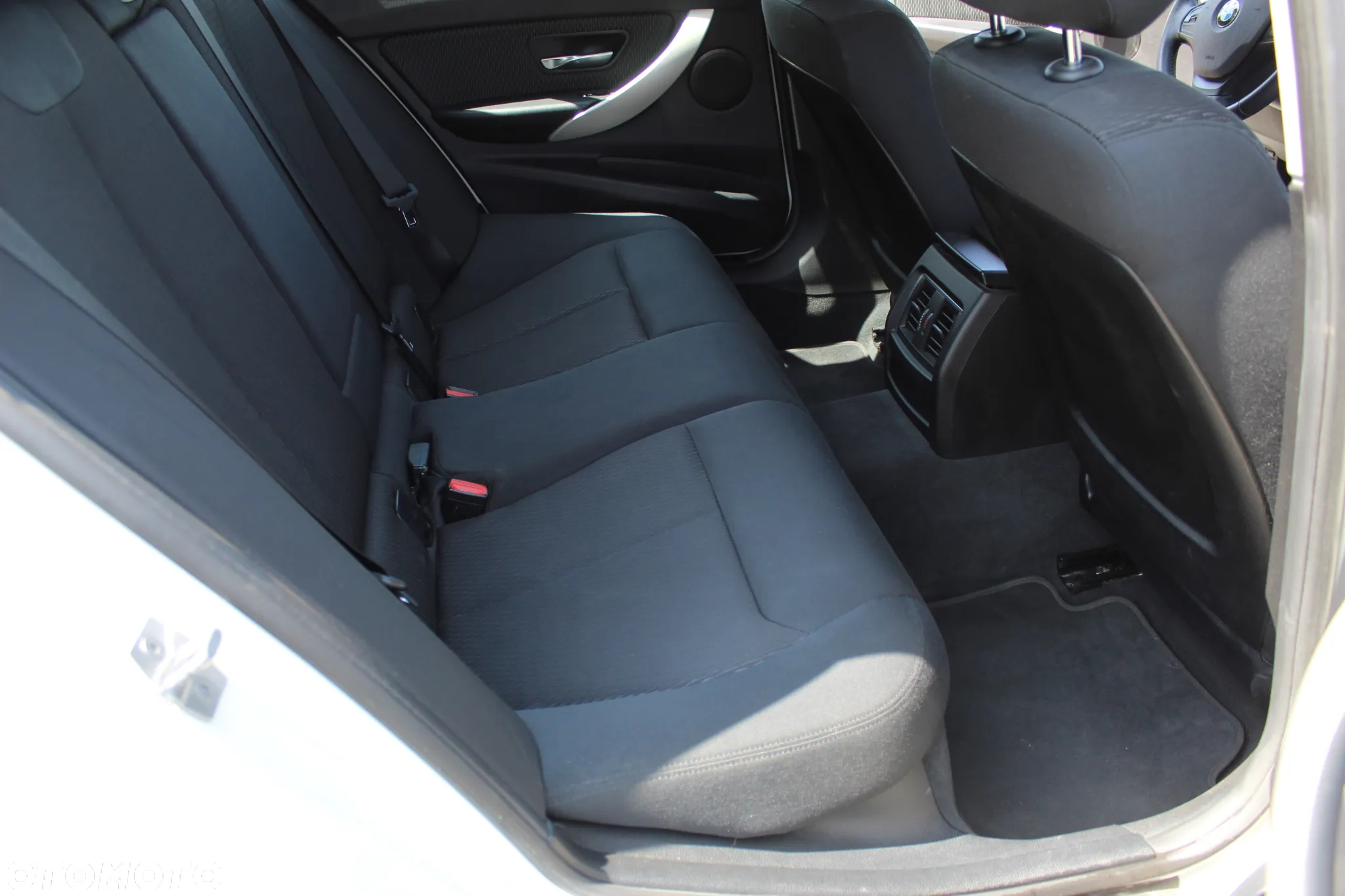 BMW Seria 3 318i - 27