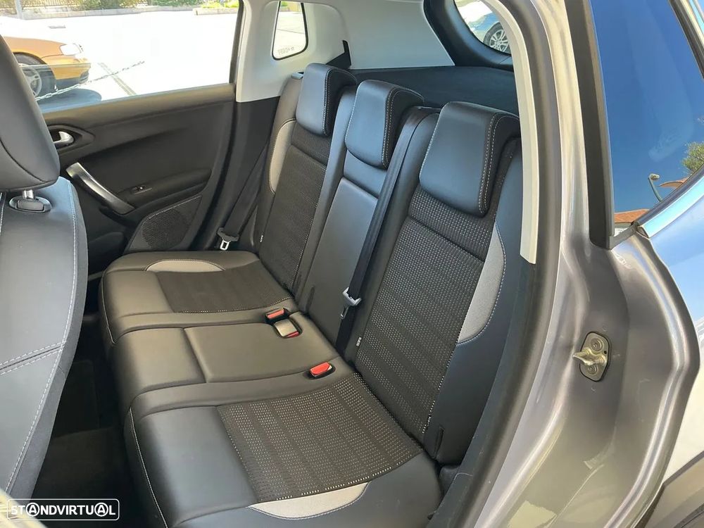 Peugeot 2008 1.2 PureTech Allure EAT6 - 21