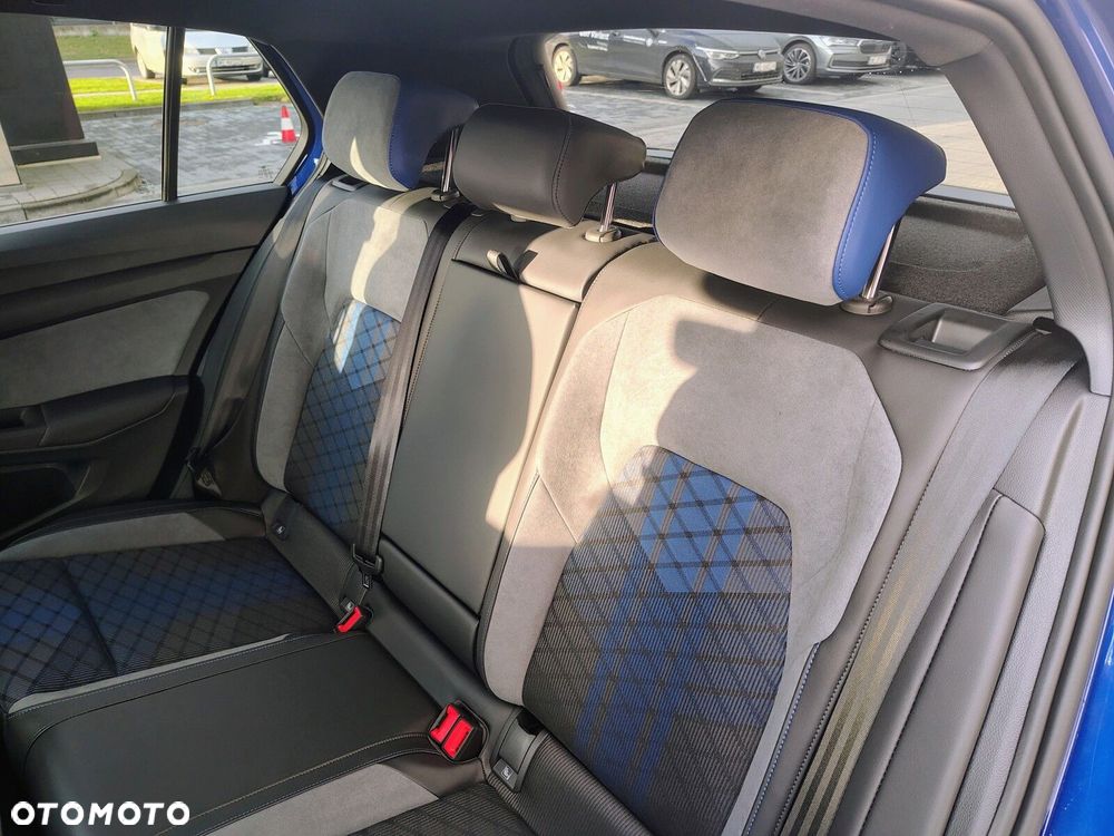 Volkswagen Golf - 22