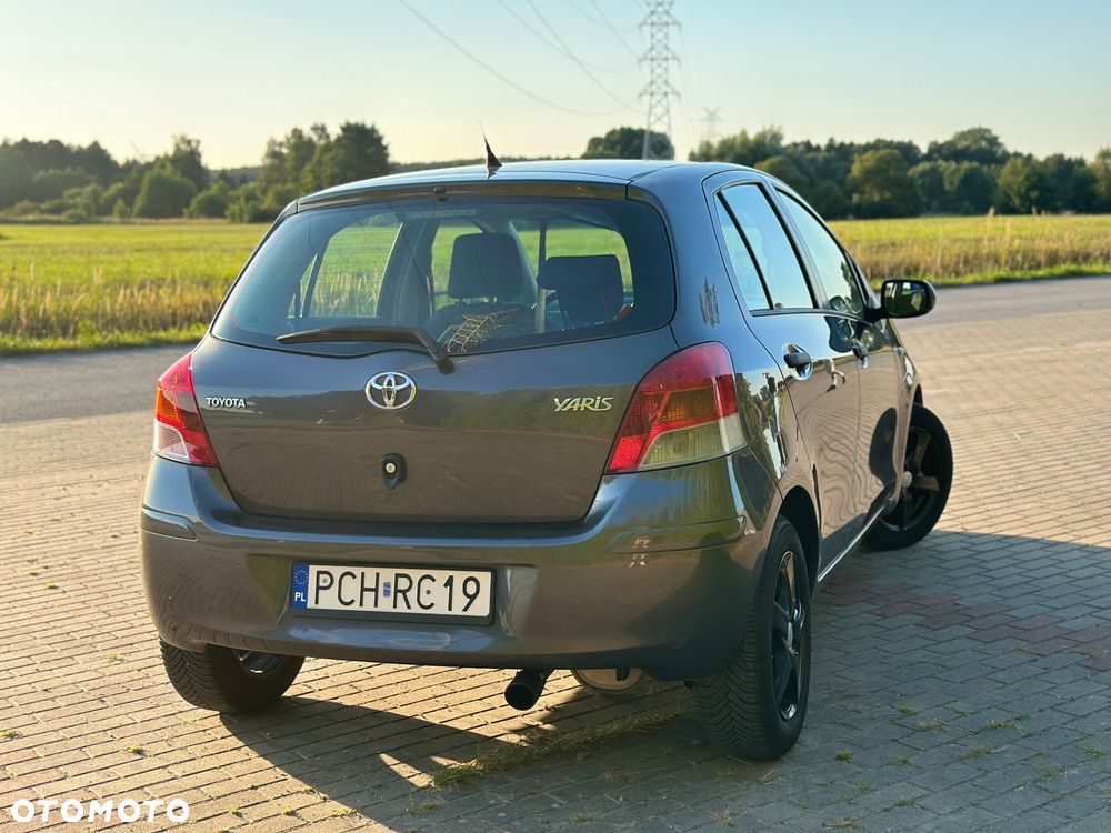 Toyota Yaris - 8