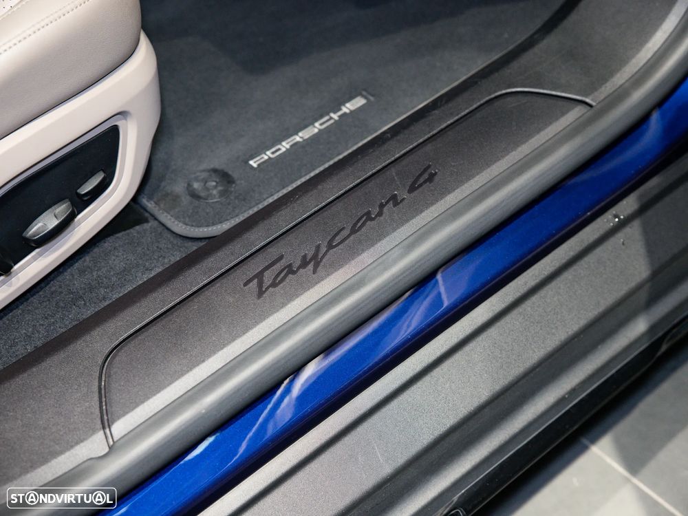 Porsche Taycan Cross Turismo 4 - 40