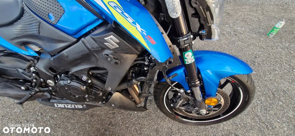 Suzuki GSX 1000 - 16