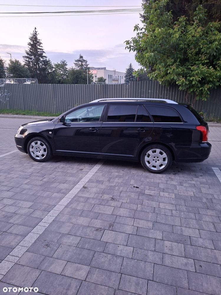 Toyota Avensis - 2