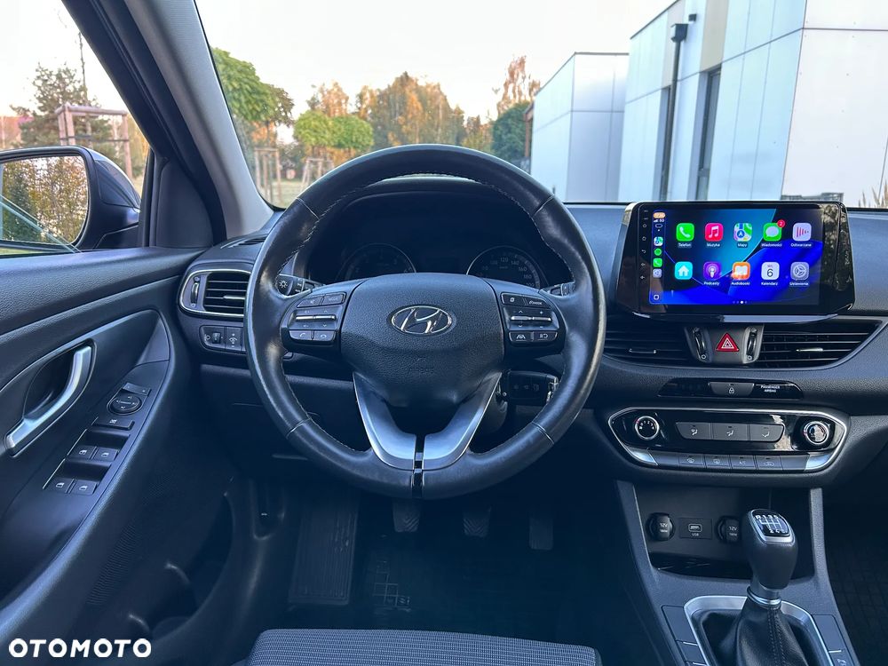 Hyundai i30 1.5 DPI Classic + - 17