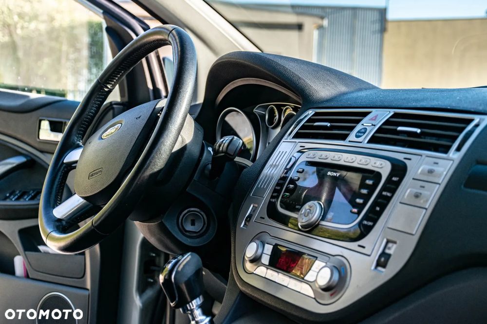 Ford Kuga - 12