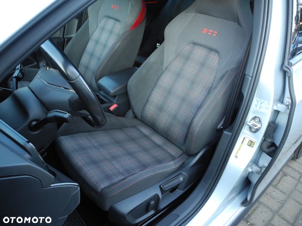 Volkswagen Golf - 17