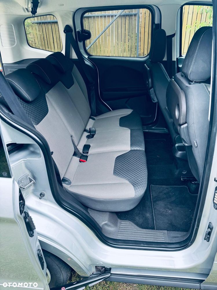 Ford E-Tourneo Courier - 8