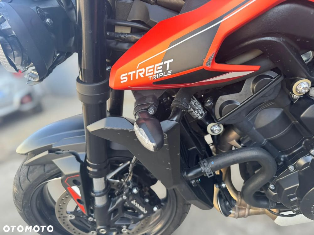 Triumph Street Triple - 11